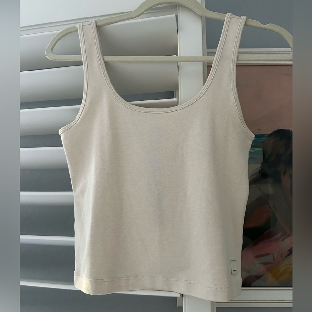 Vuori Halo Essential Tank. Milkweed Heather. Never worn. Size Small